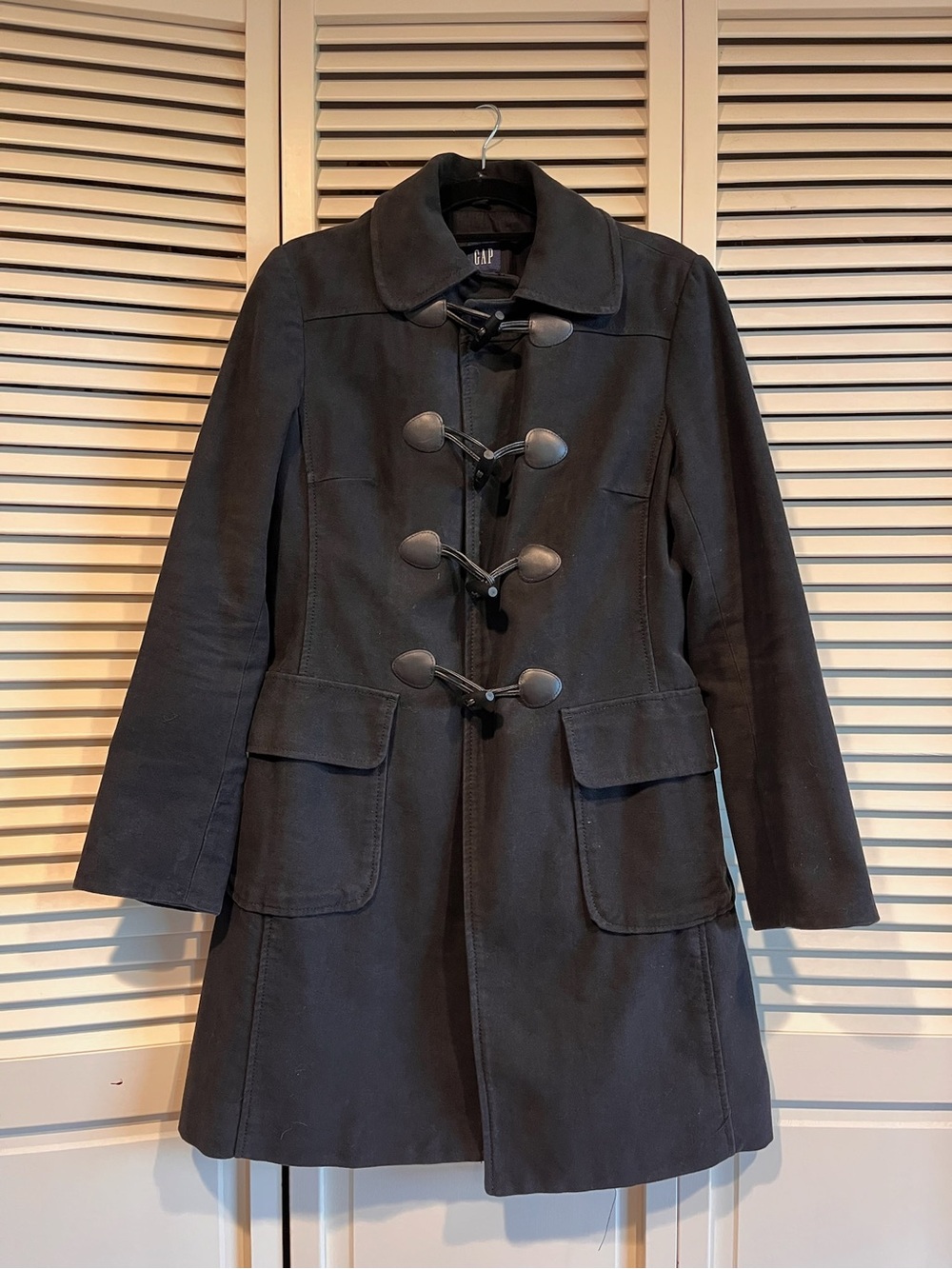 GAP Vintage Women's Black Toggle Pea Coat - feminine flattering cut!